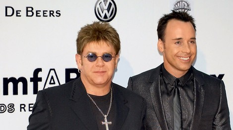 Elton John: Elton oče, David mama
