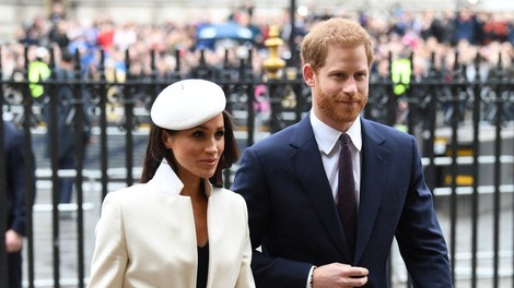 Na dan kraljeve poroke Harry in Meghan tudi na letalu za Toronto
