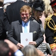 Vsi govorijo o tem, kaj je Elton John naredil po poljubu z Davidom Beckhamom