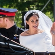 Kraljica Elizabeta je Harryju in Meghan podarila razkošno poročno darilo