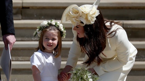 Princesa Charlotte je na poroki Kate Middleton "ukradla" torbico