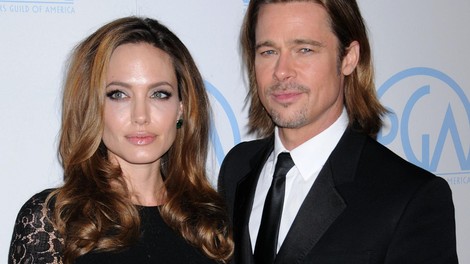 Angelina Jolie še vedno nagaja Bradu in pri tem naj bi se izogovarjala na otroke!