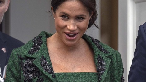 Princ Harry in vojvodinja Meghan:  Zaradi kraljice načrt mladoporočencev padel v vodo