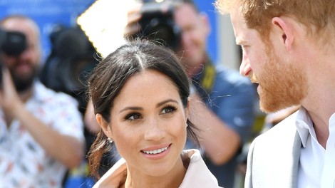 Neverjetno je podobna Meghan Markle, na cesti jo ustavljajo, ker mislijo, da je ona
