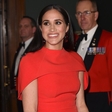 Rdeča obleka Meghan Markle, ki je modni kritiki ne morejo prehvaliti
