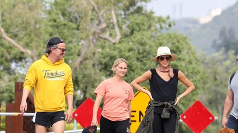 Ups! Po kronanju paparaci zasačili Meghan, a nihče ne ve, kam je izginil princ Harry!