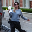 Angelina Jolie je zdaj videti že zares boleče koščena in tukaj so najnovejše fotografije