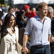 Kate Middleton in kralj Karel se borita z rakom, Meghan Markle in princ Harry pa medtem delata tole